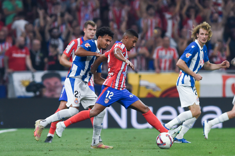 12月1日NBA看点：湖人冲击7连胜，猛龙&尼克斯强强对话（12月1日NBA前瞻：湖人剑指七连胜，猛龙与尼克斯强强碰撞）