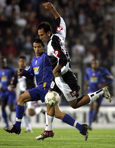 总决赛首日看点：陈熠再战朱雨玲能否扳回一城？此前曾遭遇三连败（总决赛揭幕日焦点：陈熠再遇朱雨玲，能否终结对其三连败？）