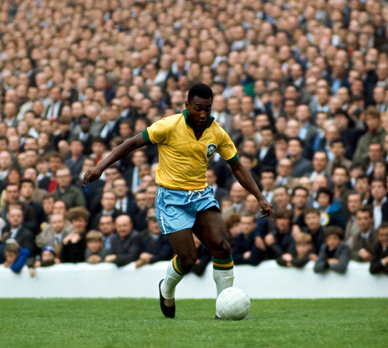 亚马尔：外界一直在说我的腹股沟痛和心情不好，那些全是假的（亚马尔辟谣：关于腹股沟疼痛与情绪不佳的说法并不属实）