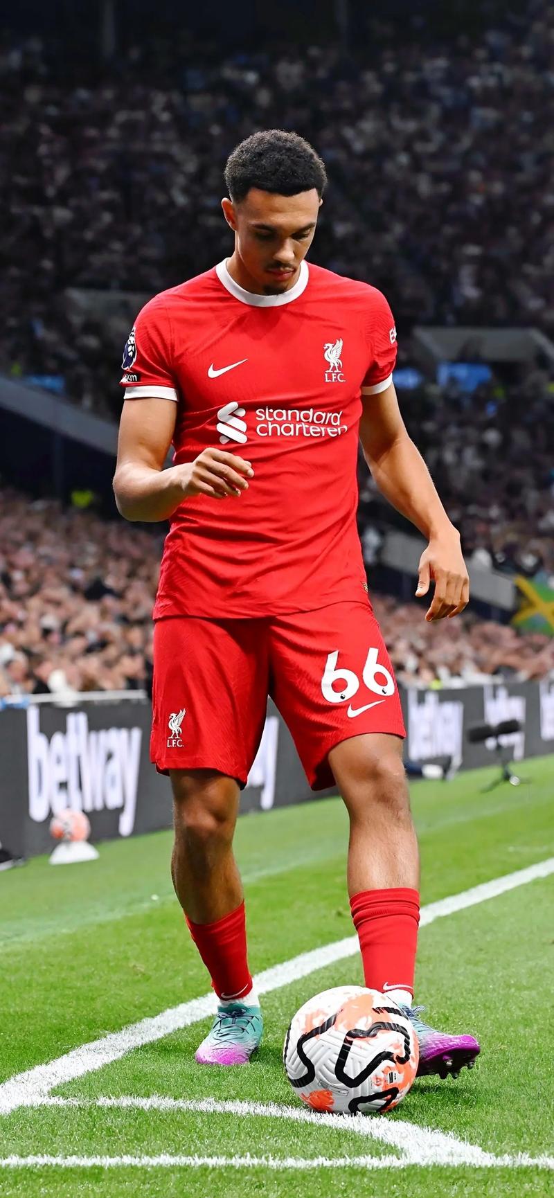 雷迪克：斯玛特防守端的拼劲和投入度做到了极致（雷迪克：斯玛特在防守端的拼劲与投入达到了顶峰）