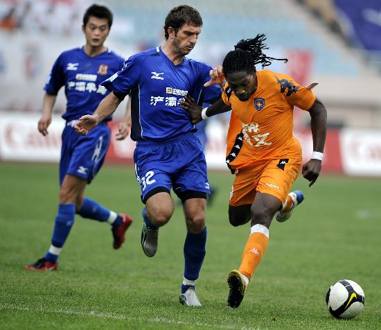 战巴萨贡献2球1助，布鲁日前锋福布斯当选欧冠全场最佳球员（对阵巴萨梅开二度送助攻，布鲁日前锋福布斯当选欧冠全场最佳球员）