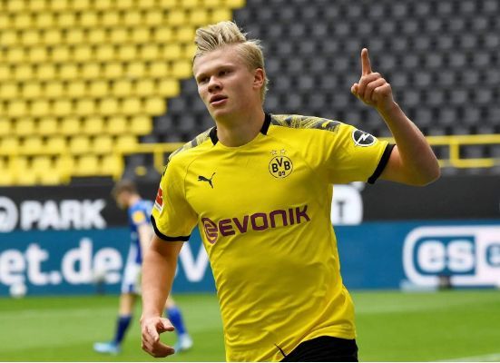 拜仁将创下德甲44轮连续领跑纪录，打破自己1973年创造的纪录（拜仁将连续44轮领跑德甲，刷新1973年自创纪录）