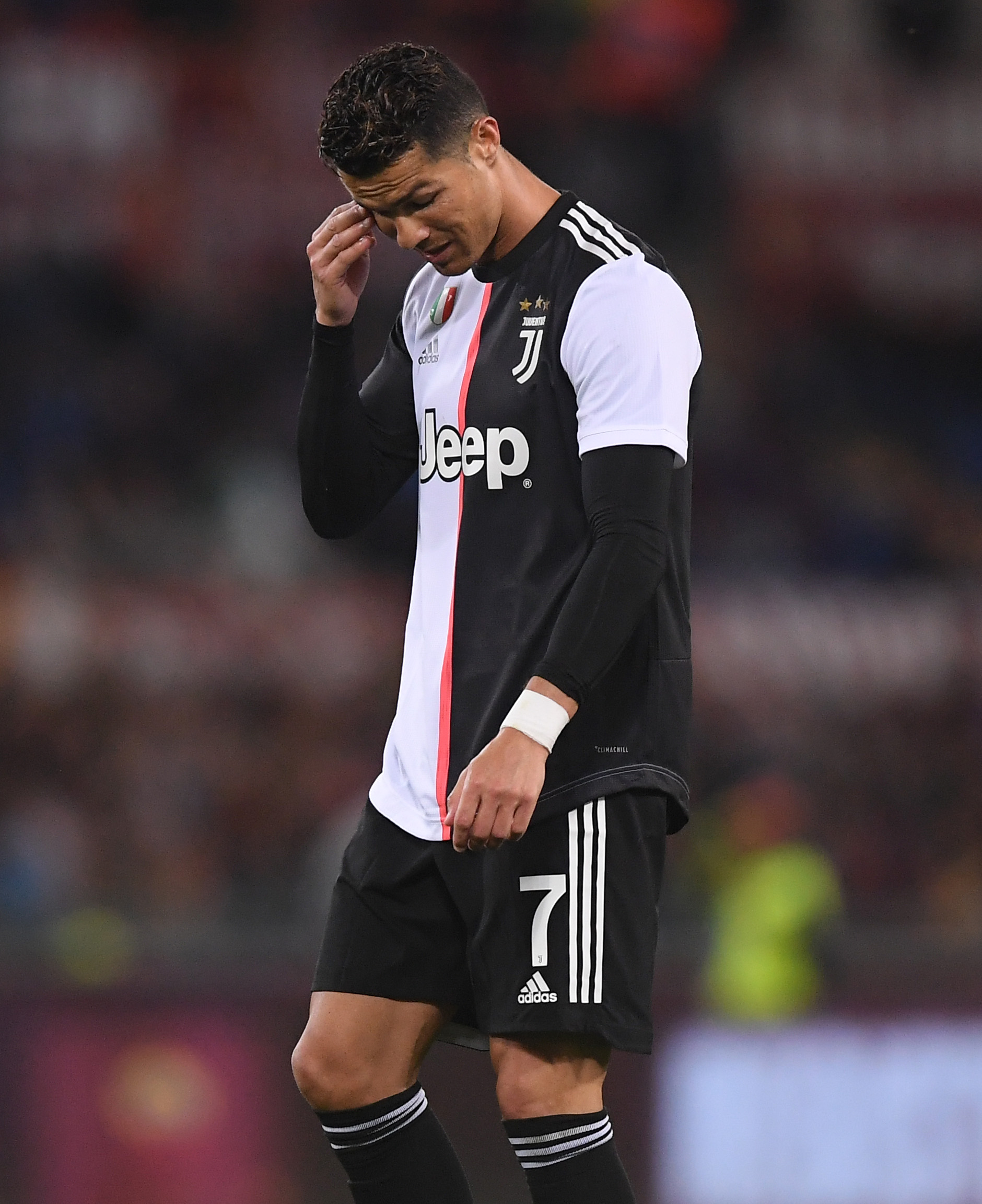 官方：老特拉福德新增6000个安全站立席，本轮正式启用（官宣：老特拉福德增设6000个安全站席，本轮起启用）