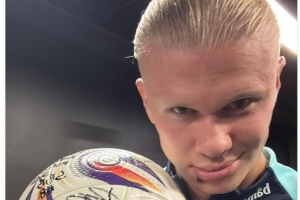 又伤了，对阵柏林联合时帕夫洛维奇的左大腿出现伤病（帕夫洛维奇战柏林联合左大腿再度受伤）